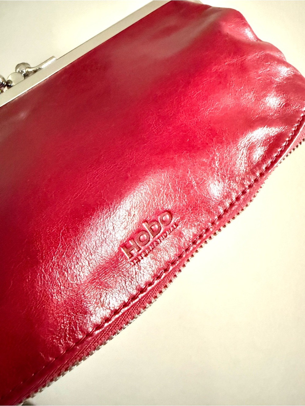 HOBO International Cherry Red Leather Kiss-Lock Clutch Wallet - Picture 3 of 9